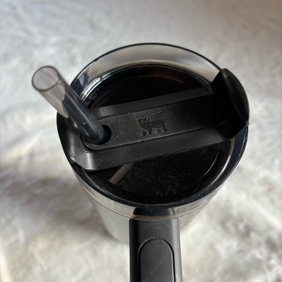 Stanley X CALIA 30 oz. Quencher H2.0 FlowState Tumbler NWT - Picture 8 of 9